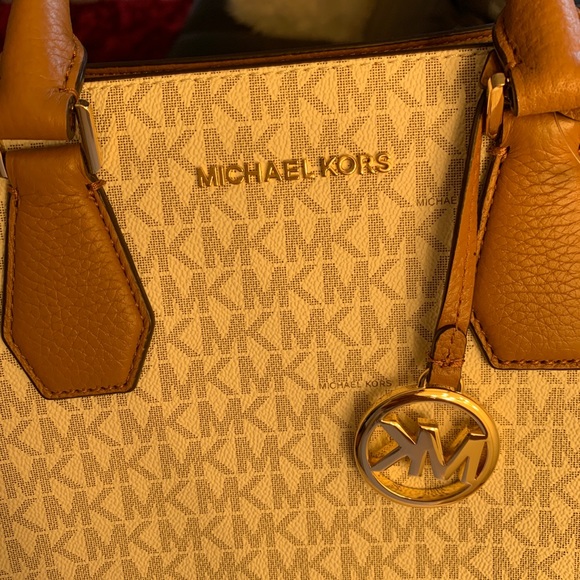 New Large Camille Micheal Kors bag - Picture 6 of 7